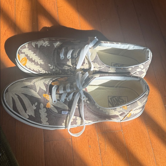 Vans Men  Floral Canvas Sneakers - Brown and Cream - Picture 2 of 3